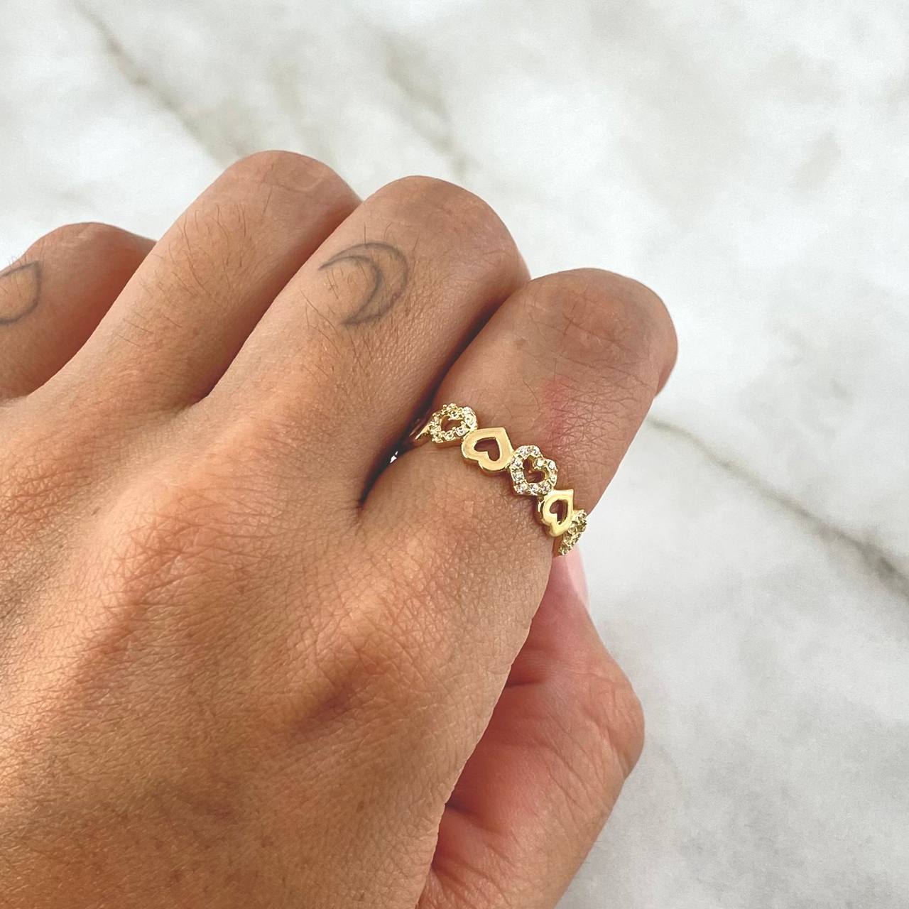 Anillo Corazones Intercalados 2.6gr / T6 1/2 / Circones Blancos - Lisos Oro Amarillo 18K *