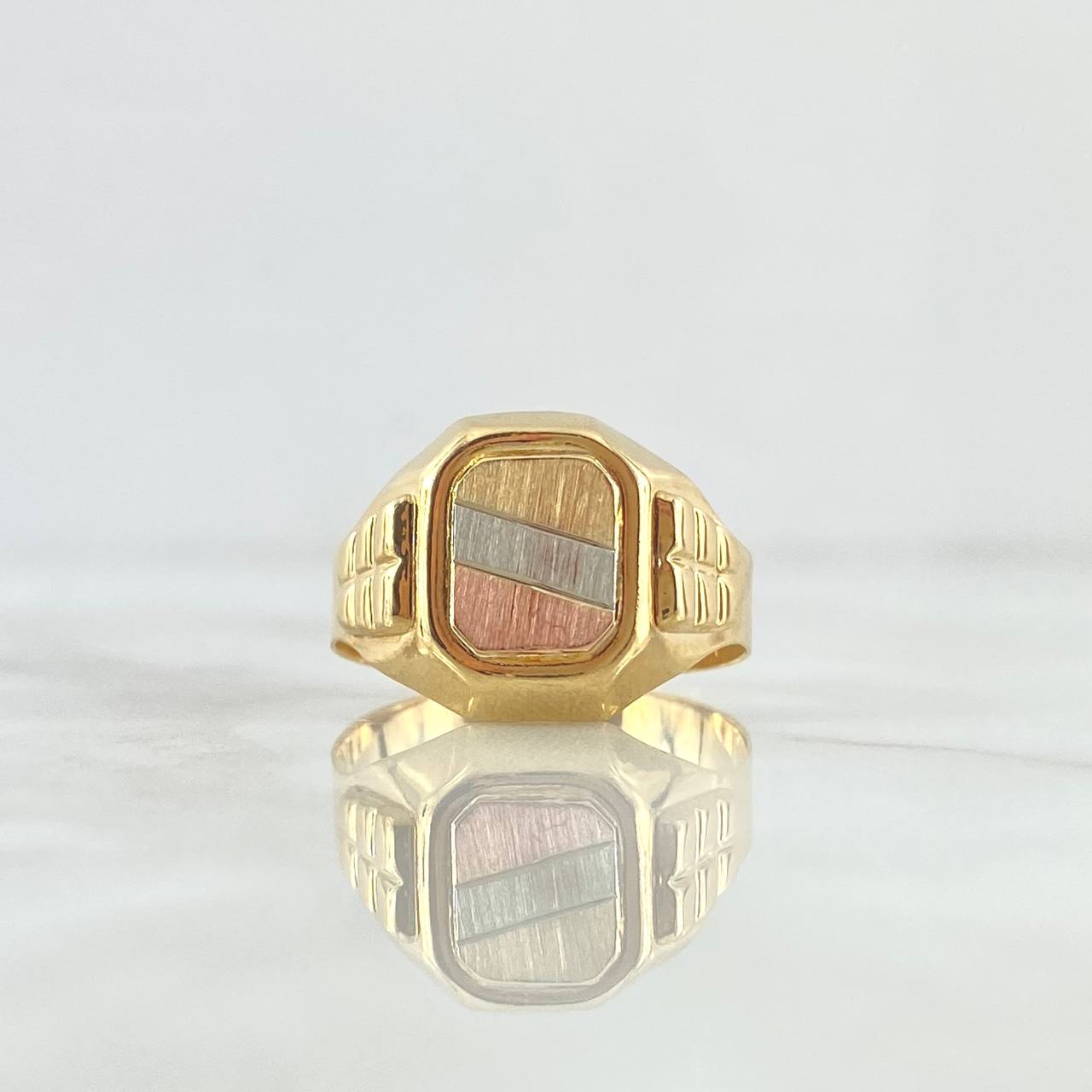 Anillo Sello Cuadrado 4.7gr / T9 3/4 / Tres Lineas Tres Oros 18K ©