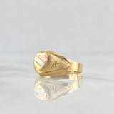 Anillo Sello Corazón Estrellado 1.75gr / T5 3/4 / Texturizado Tres Oros 18K
