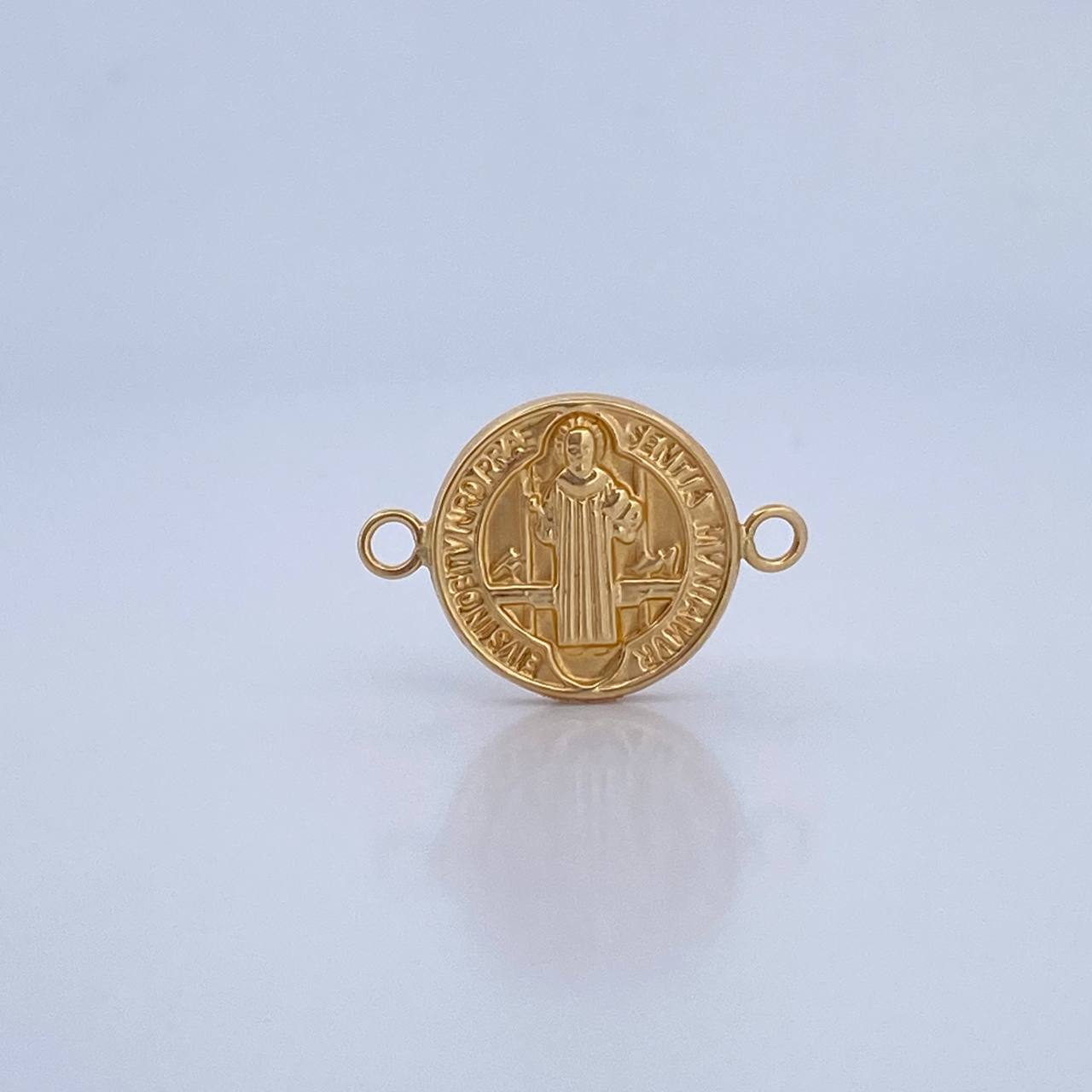 Herraje San Benito 1.3gr / 2.3cm / Troquelado Oro Amarillo 18K &