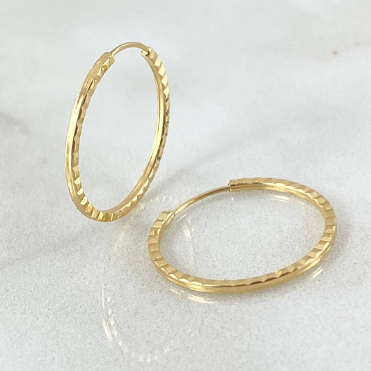 Candongas Aro Rayado 0.7gr / 1.6cm / Oro Amarillo 18K