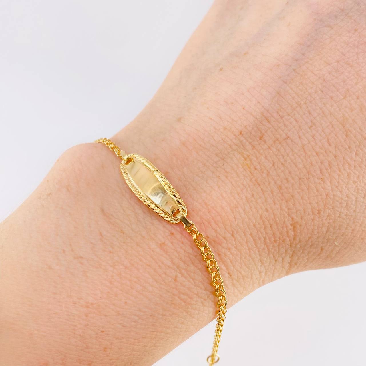 Pulso Bebé Aro Seguido Placa Ovalada Bordeada 1.3 g / 15 - 13.5 cm / 2.3 mm Oro Amarillo 18K