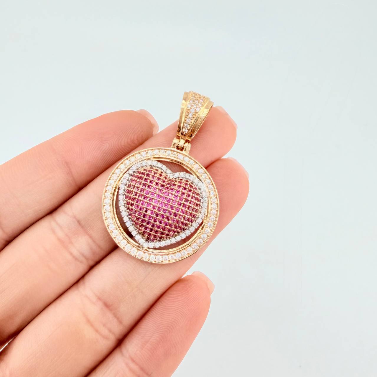 Dije Medalla Corazón Tupido 8.1 g / 4 cm Dos Oros Amarillo Blanco 18K