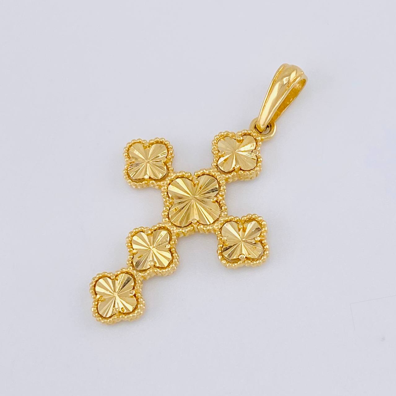 Dije Cruz Trebol 4.65 g / 4.2 cm Oro Amarillo 18K