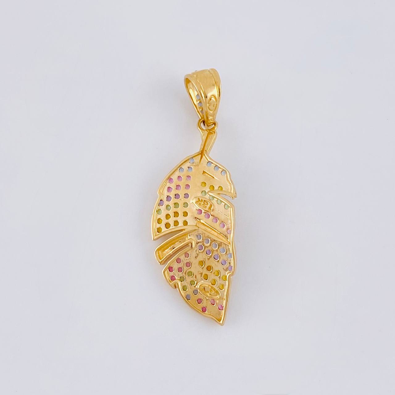 Dije Pluma Multicolor 2.15 g / 3.5 cm Oro Amarillo 18K