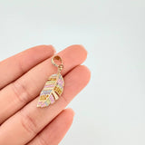 Dije Pluma Multicolor 2.15 g / 3.5 cm Oro Amarillo 18K