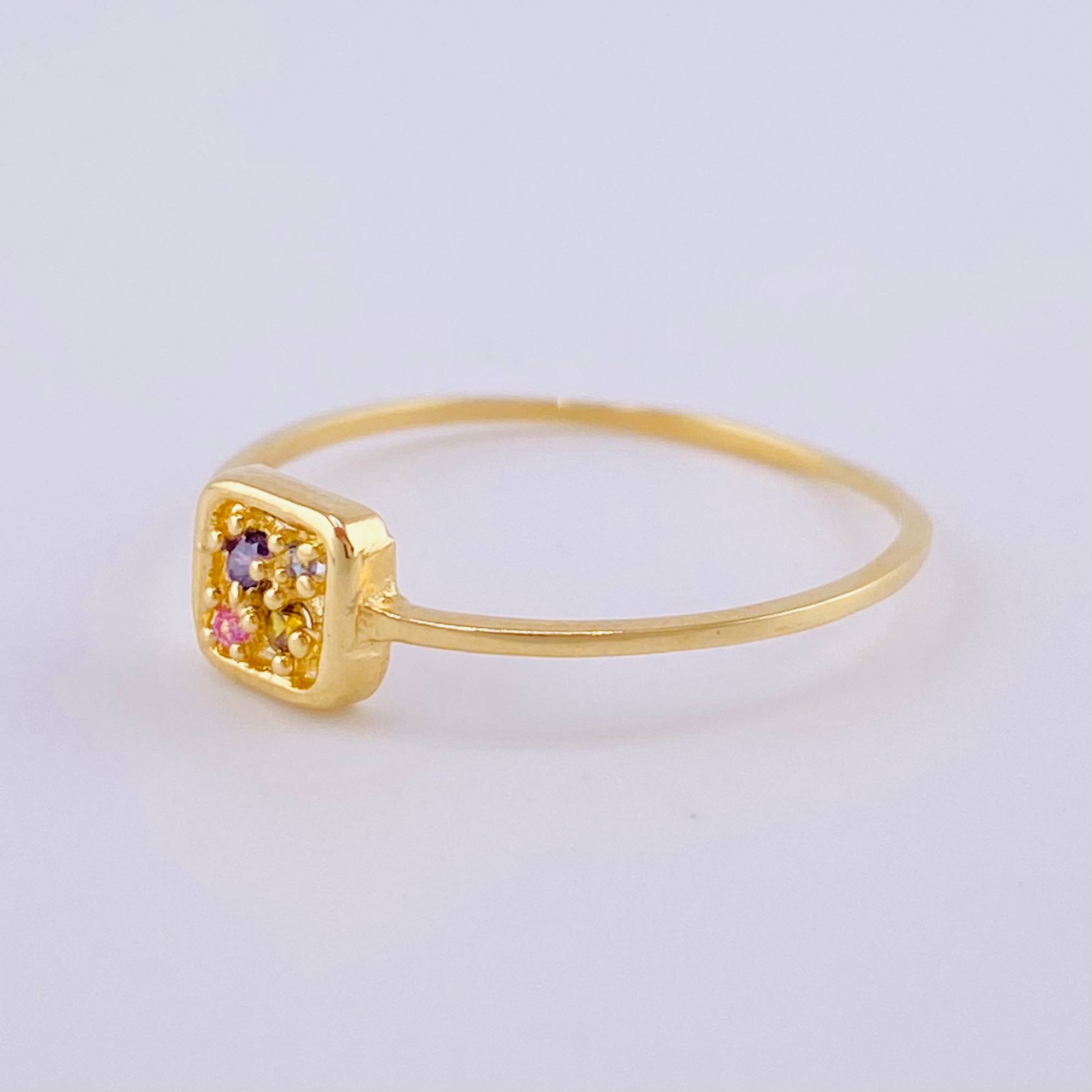 Anillo Cuadro Triqui 0.95 g / T8 Oro Amarillo 18K