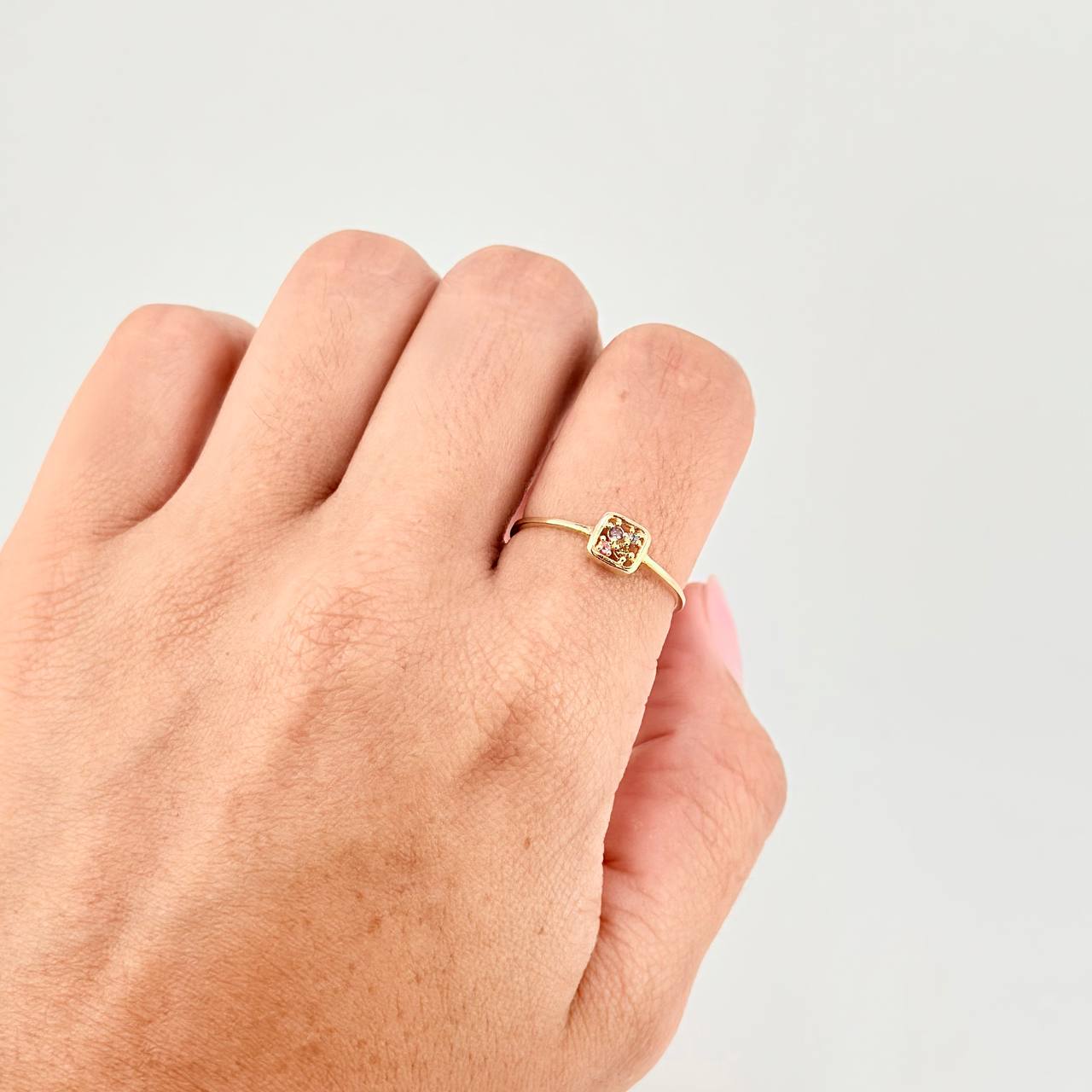 Anillo Cuadro Triqui 0.95 g / T8 Oro Amarillo 18K