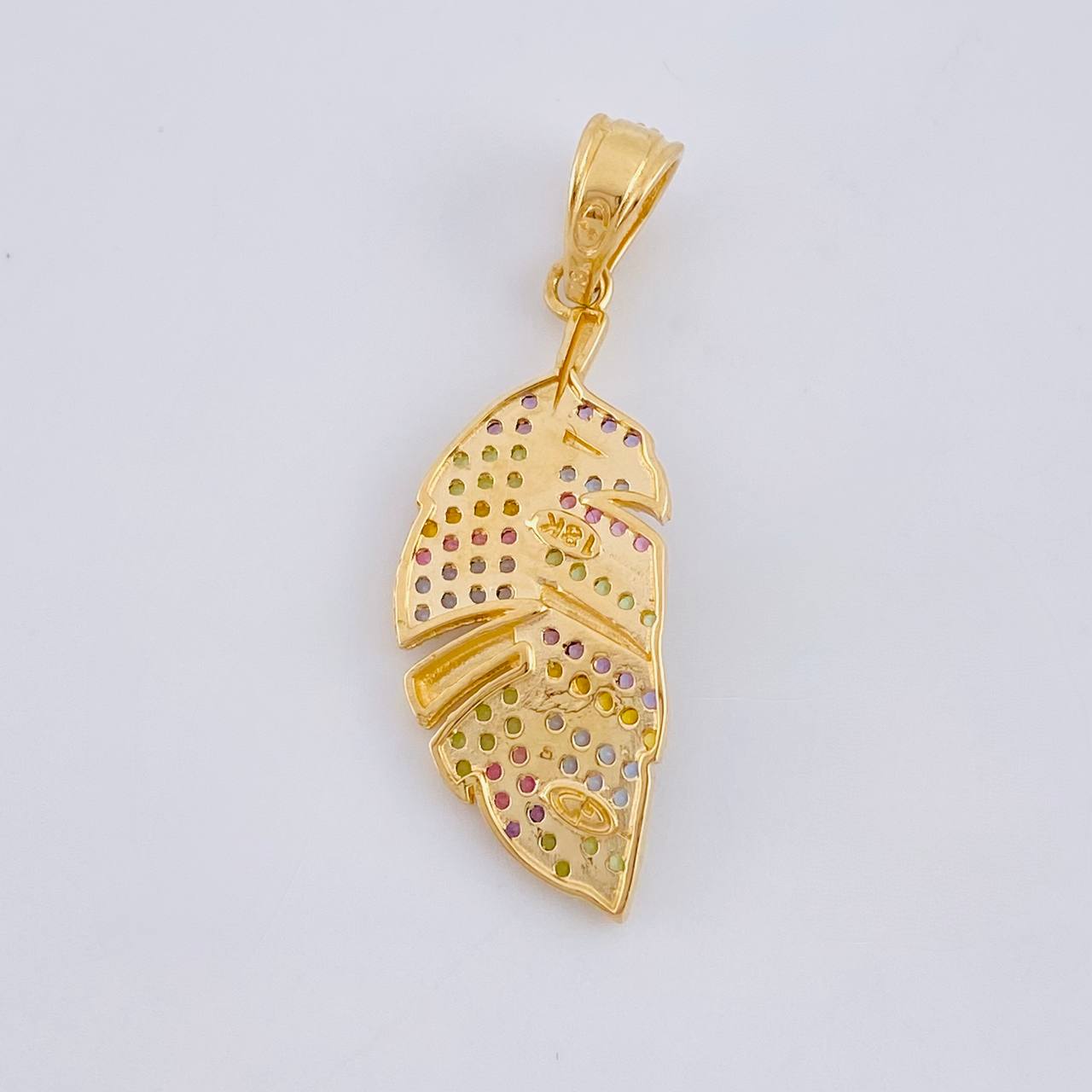 Dije Pluma Multicolor 2.4 g / 3.5 cm Oro Amarillo 18K