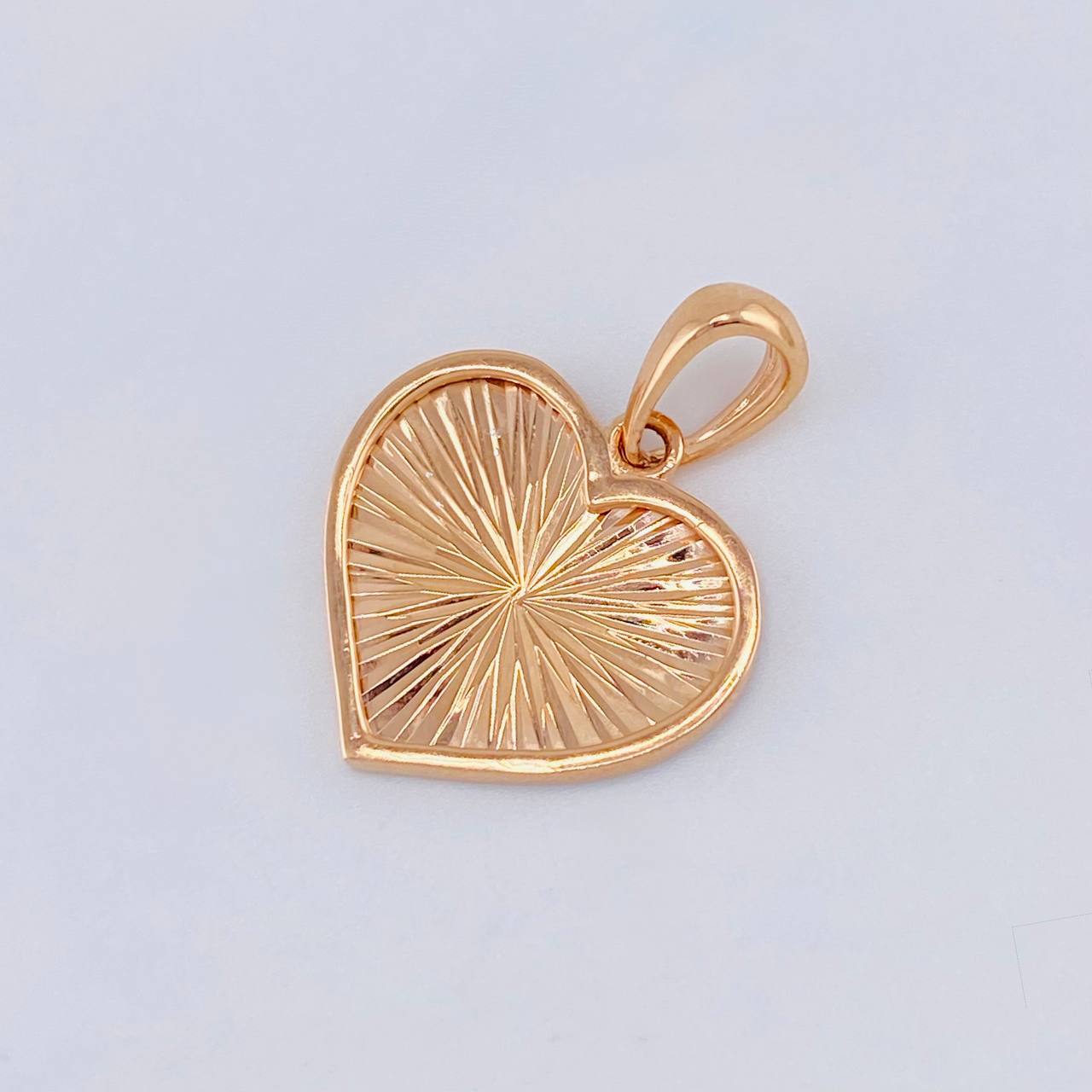 Dije Corazón Interior Diamantado 2.4 g / 2.5 cm Oro Rosa 18K