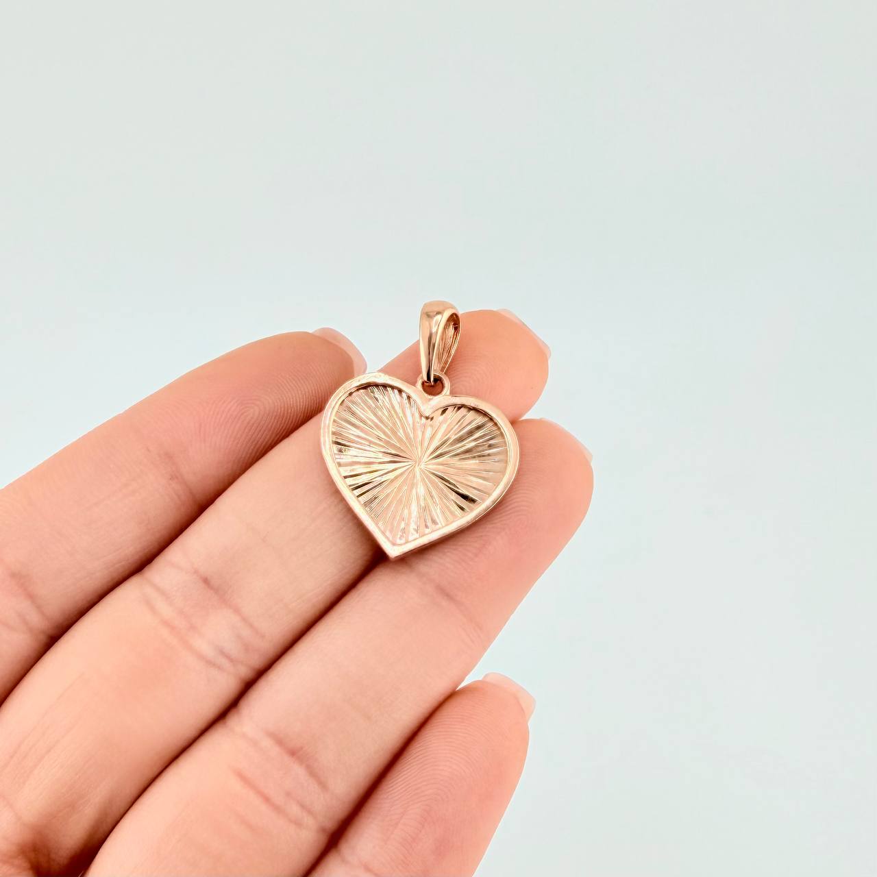Dije Corazón Interior Diamantado 2.4 g / 2.5 cm Oro Rosa 18K