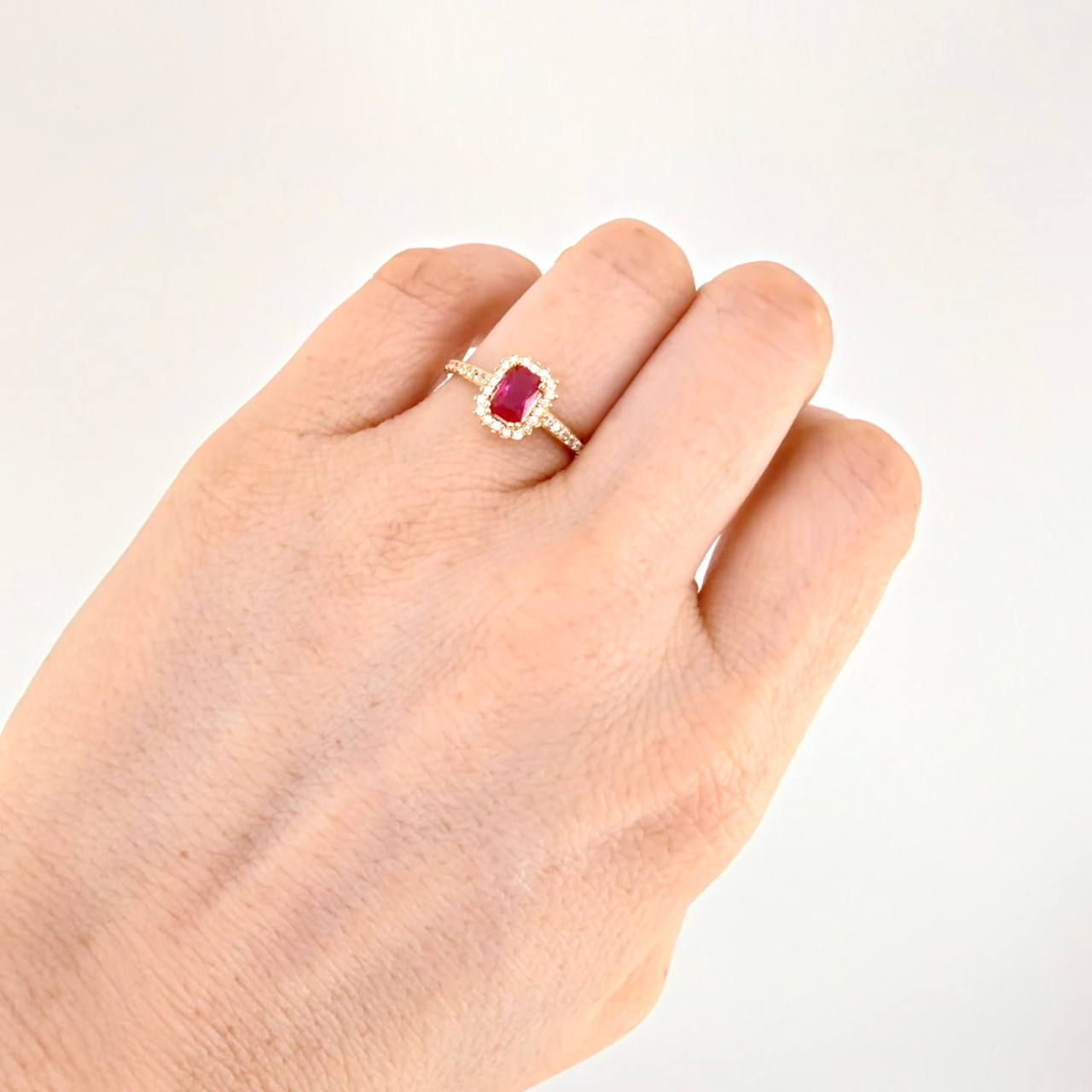 Anillo Halo Tupido 2.6g / T6 3/4 Oro Amarillo 18K
