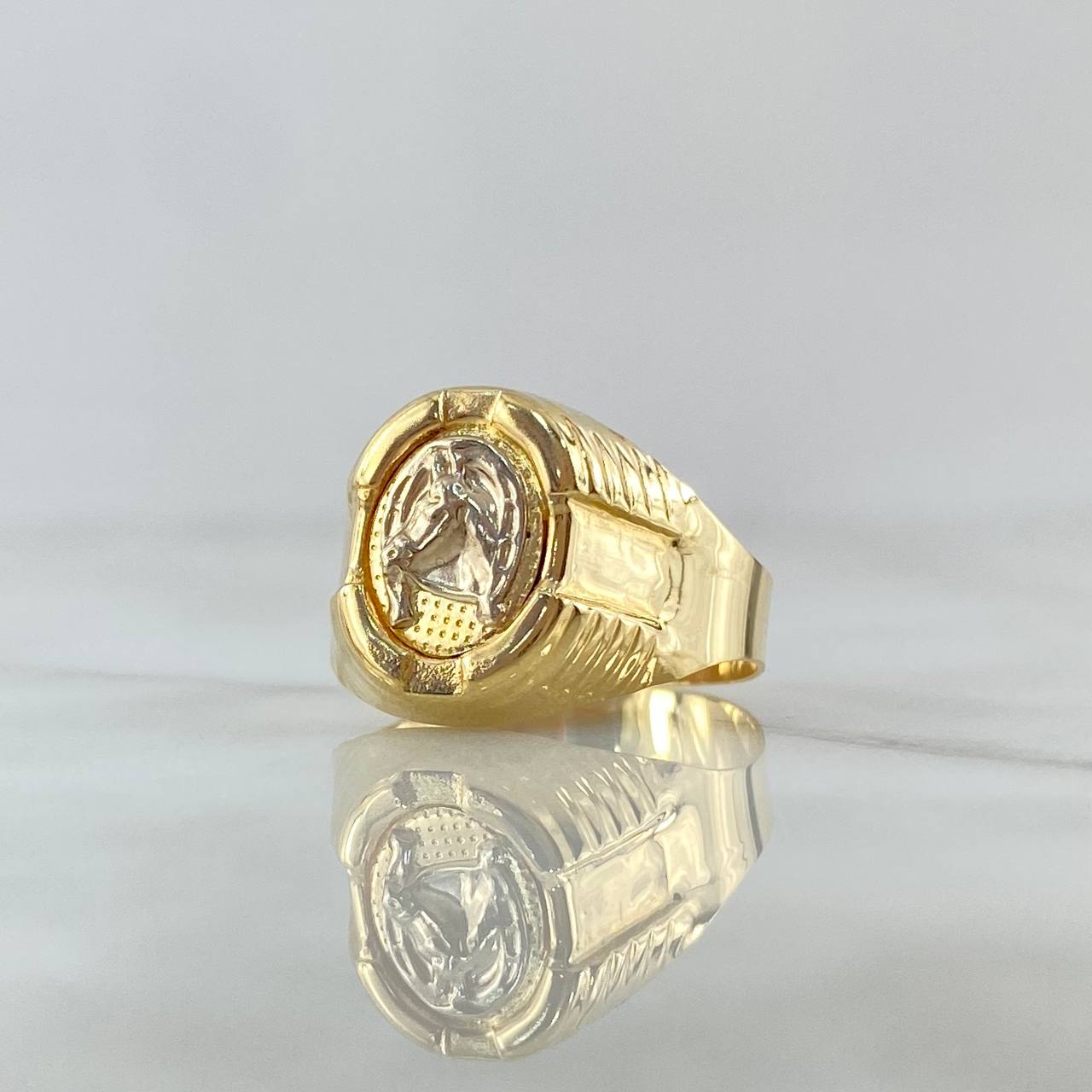 Anillo Sello Herradura Caballo 3.75gr / T9 1/4 / Ovalo Texturizado Dos Oros Amarillo Blanco 18K