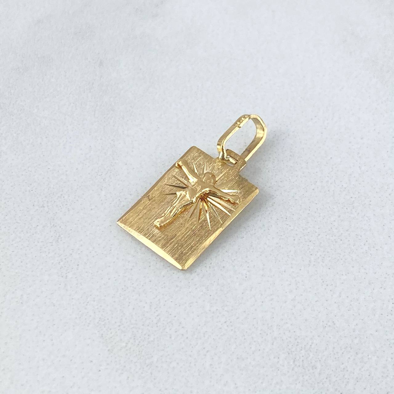 Dije Placa Cristo 1.1gr / 2cm / Oro 18K ©