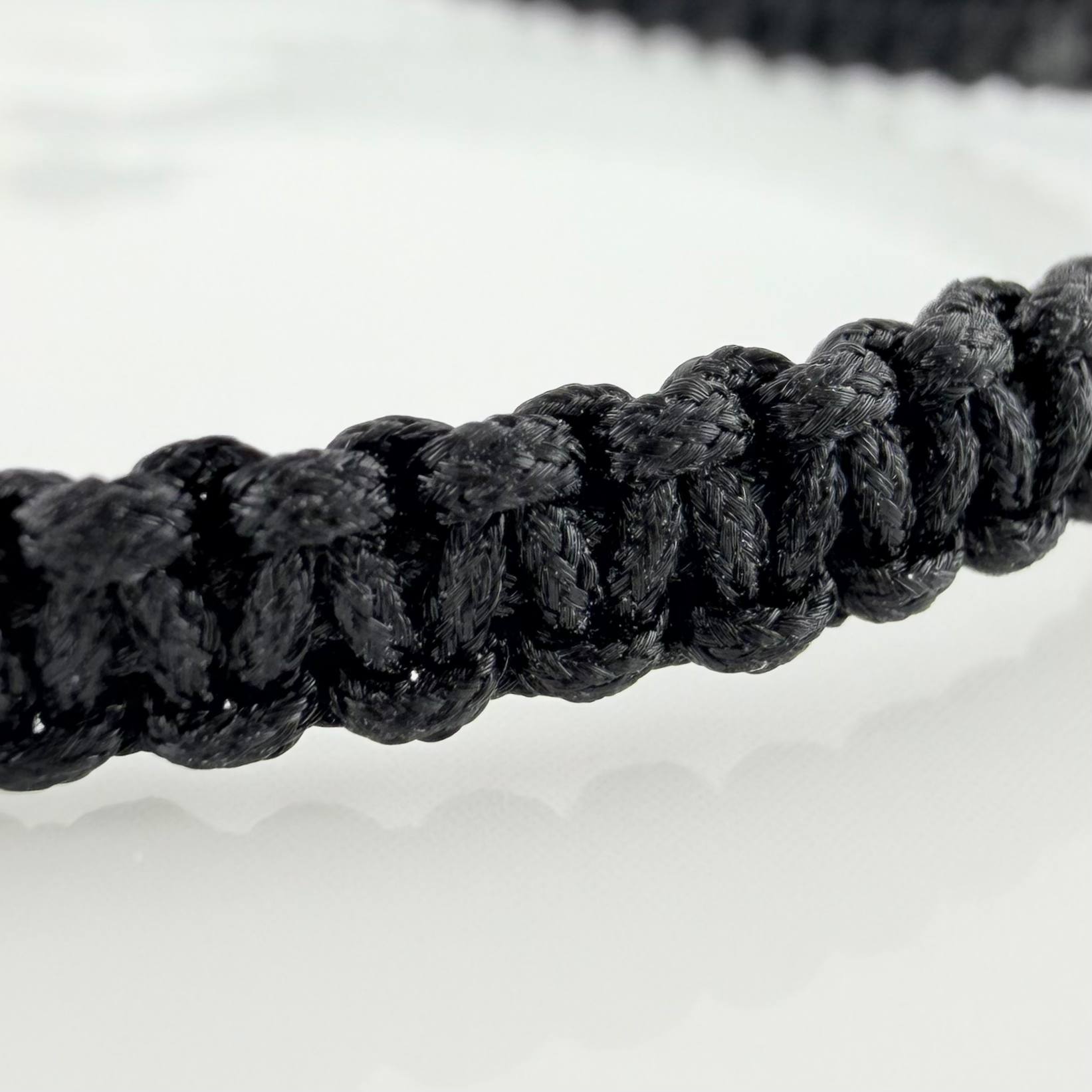Pulsera Tejida Negra Escudo Real Madrid 4Mm 8 Und Oro Amarillo 18K