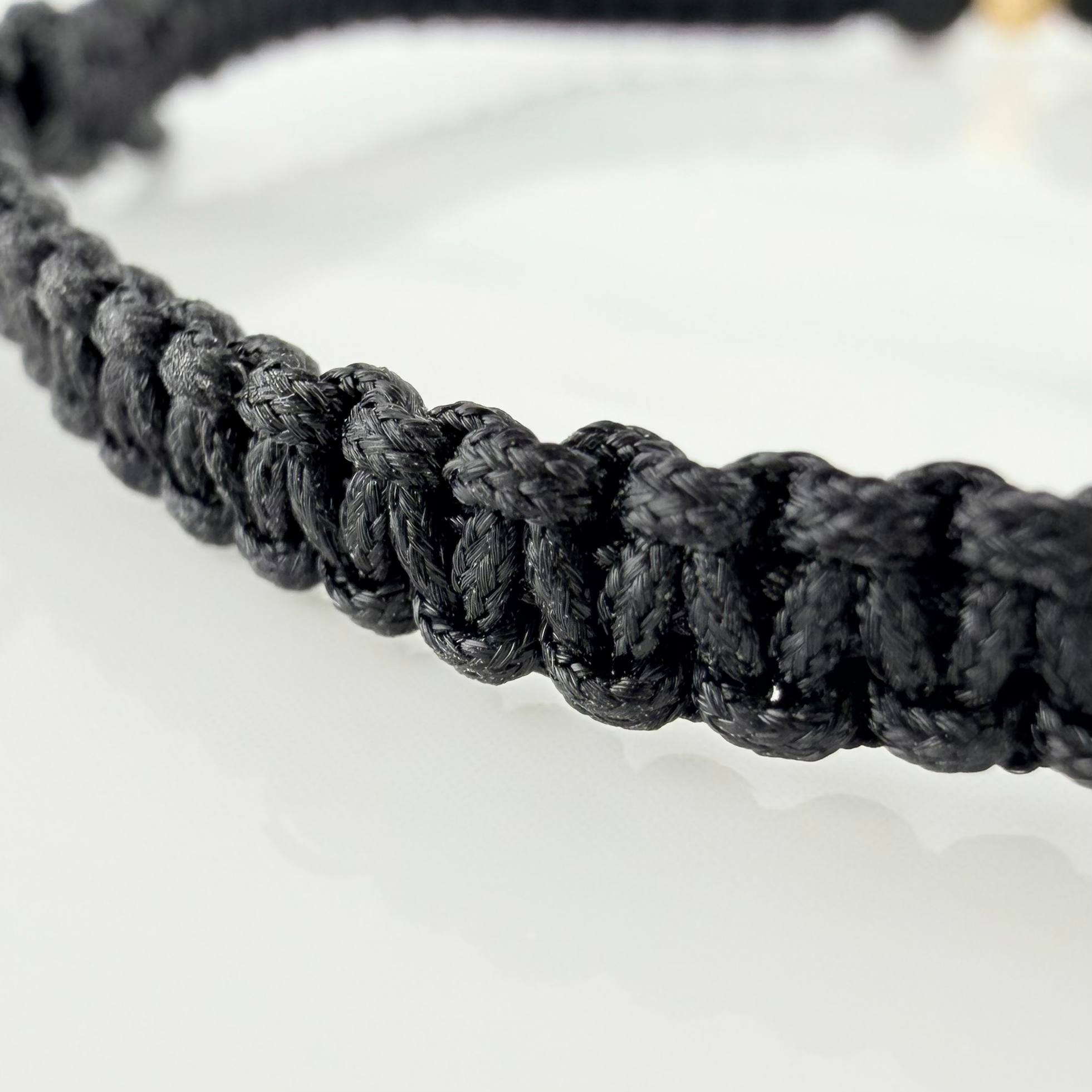 Pulsera Tejida Negra Cara Feliz 4Mm 8Und Oro Amarillo 18K