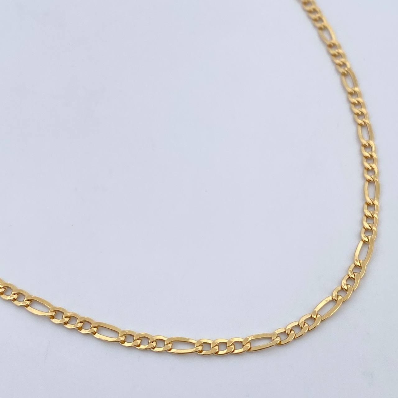 Cadena Figaro 3.85gr / 61cm / 2.4mm Oro Amarillo +0 18K &