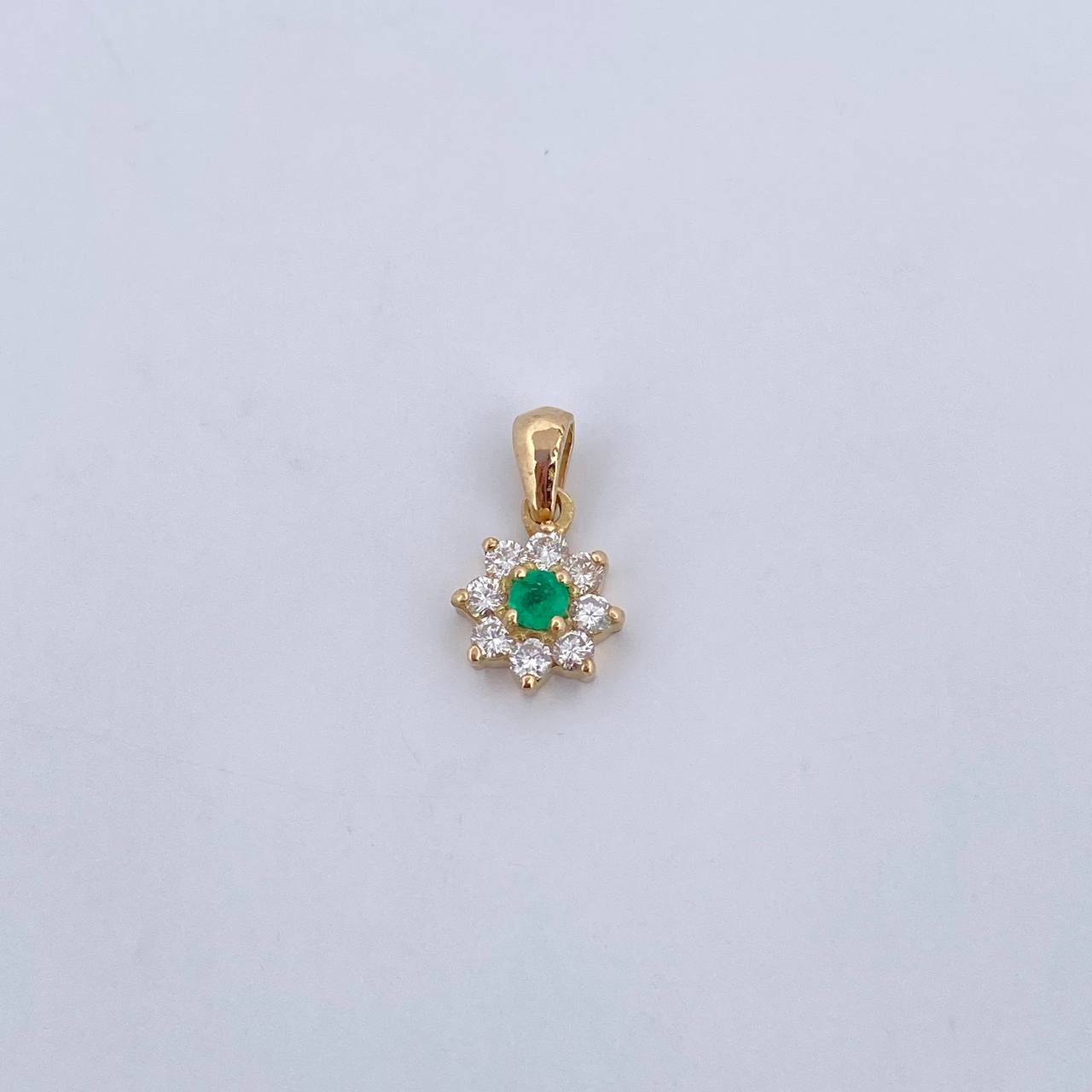 Dije Flor 0.8gr / 1.3cm / Esmeralda 8 Pts Diamantes 12 Pts Oro Amarillo 18K (Joya) &