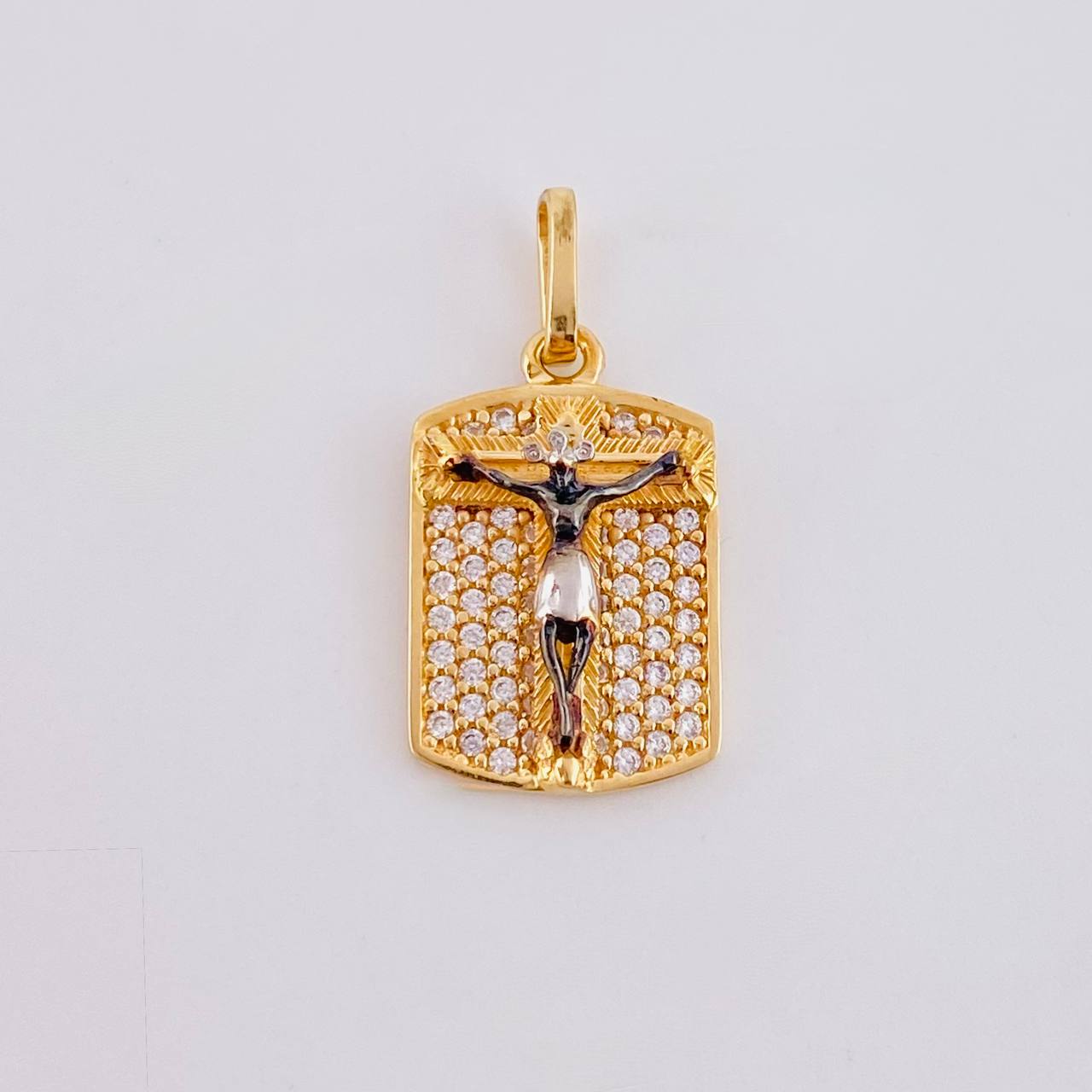 Dije Placa Cruz Cristo Milagroso 2.25 g / 2.3 cm Dos Oros Amarillo Blanco 18K
