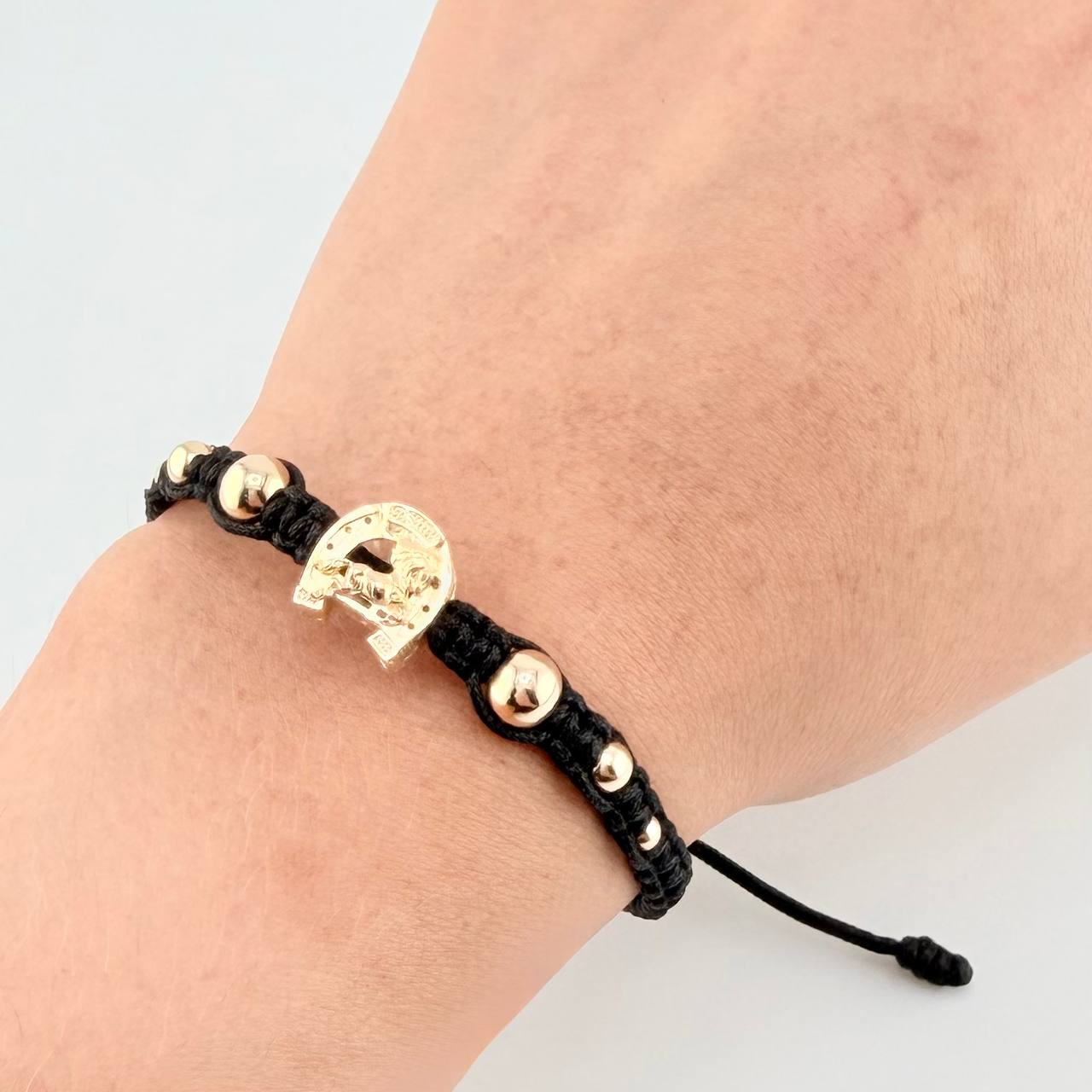 Pulsera Tejida Negra Herraje Herradura Caballo, 2 3Mm Lisos, 2 4Mm Lisos, 2 6Mm Lisos, 6 Und. Oro Amarillo 18K