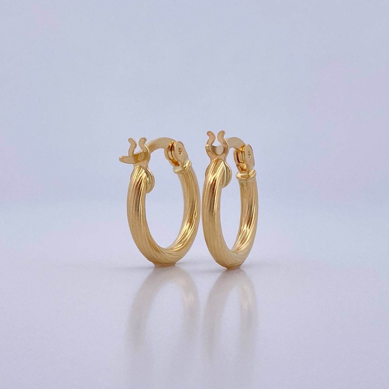 Candongas Juli 1.3gr / 1.5cm / Rayadas Oro Amarillo 18K &