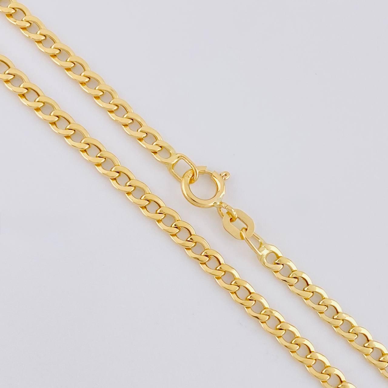 Cadena Cubana 2.15g / 45cm / 2.4mm Oro Amarillo 18K