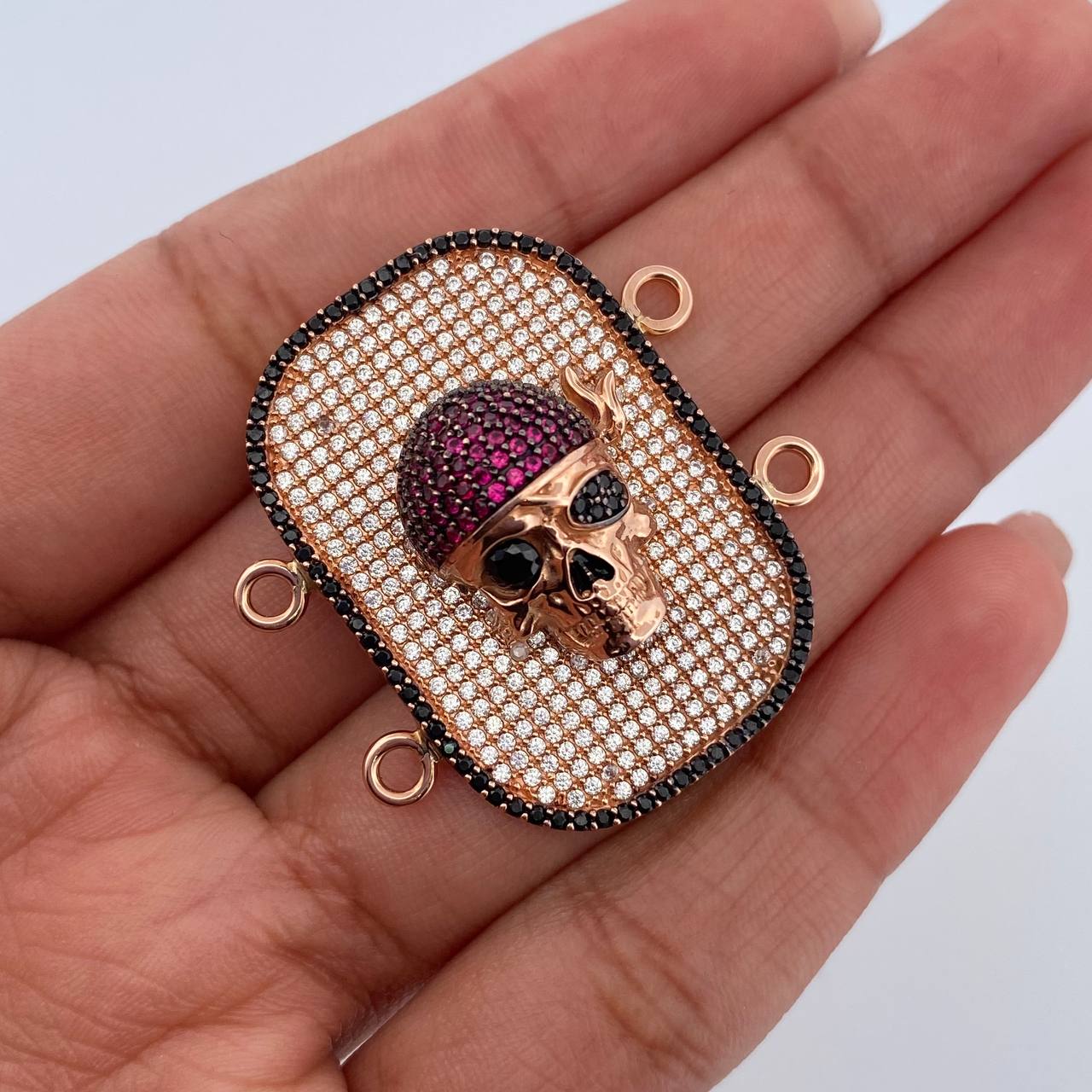 Herraje Calavera 10gr / 3.4cm / Circones Fucsias Negros Blancos Dos Oros Negro Rosa 18K $