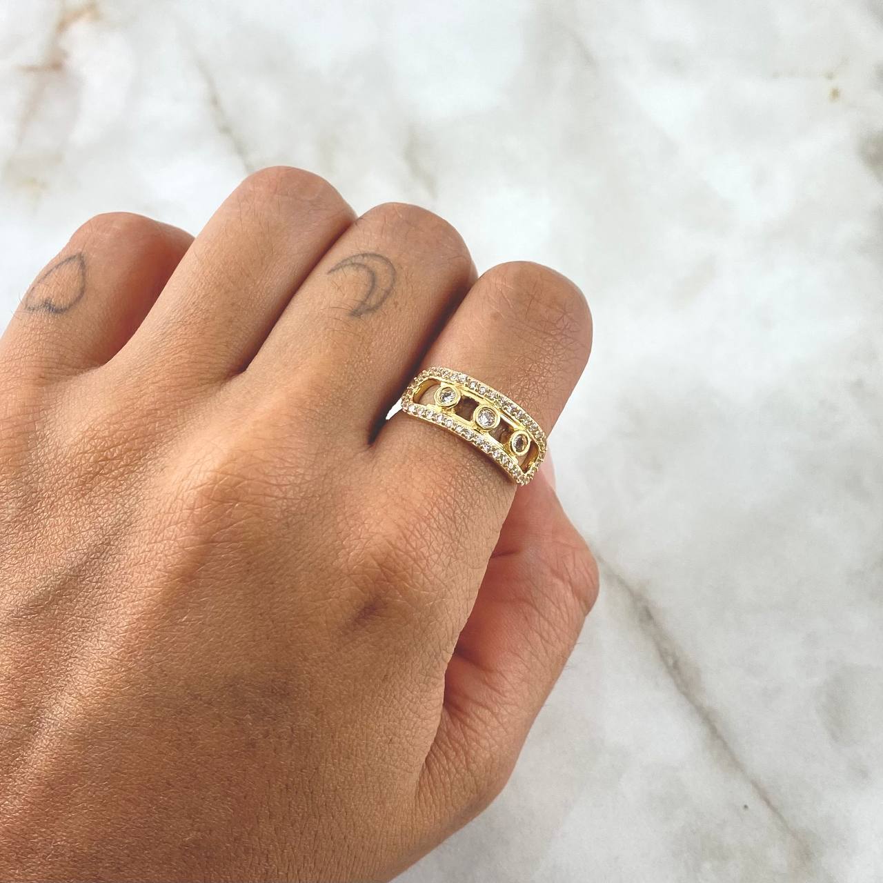 Anillo Marco Ovalado Orion 2.95gr / T6 1/2 / Circones Blancos Oro Amarillo 18K ©