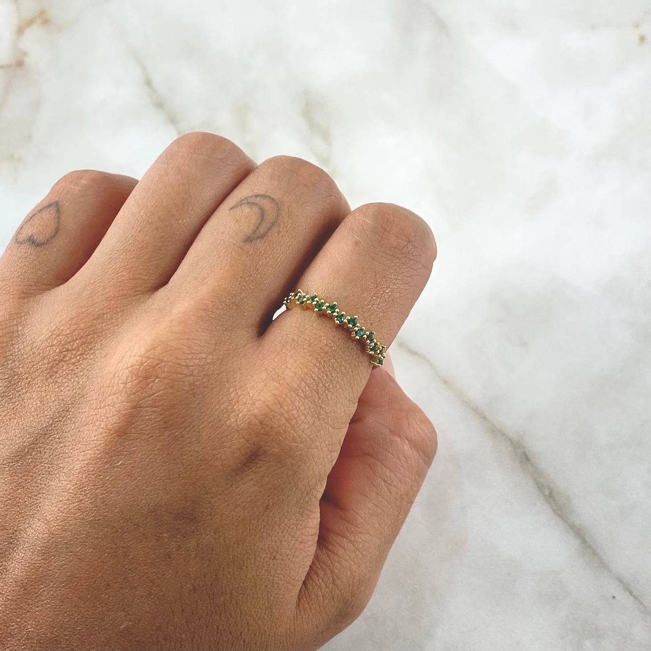 Anillo Zig Zag 1.45gr / T6 1/2 / Circones Verdes Oro Amarillo 18K ©