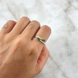 Anillo Abrazo Doble Punta 1.85gr / T7 1/2 / Circones Blancos Verdes Oro Amarillo 18K ©