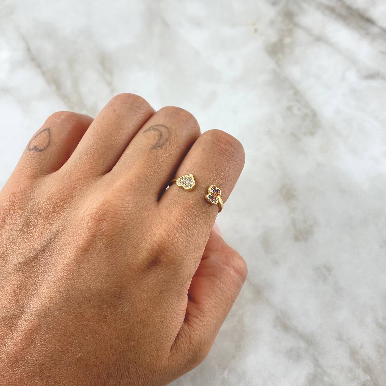 Anillo Abrazo Corazón Oso TS 1.65gr / T7 / Circones Blancos Multiculor Oro Amarillo 18K ©