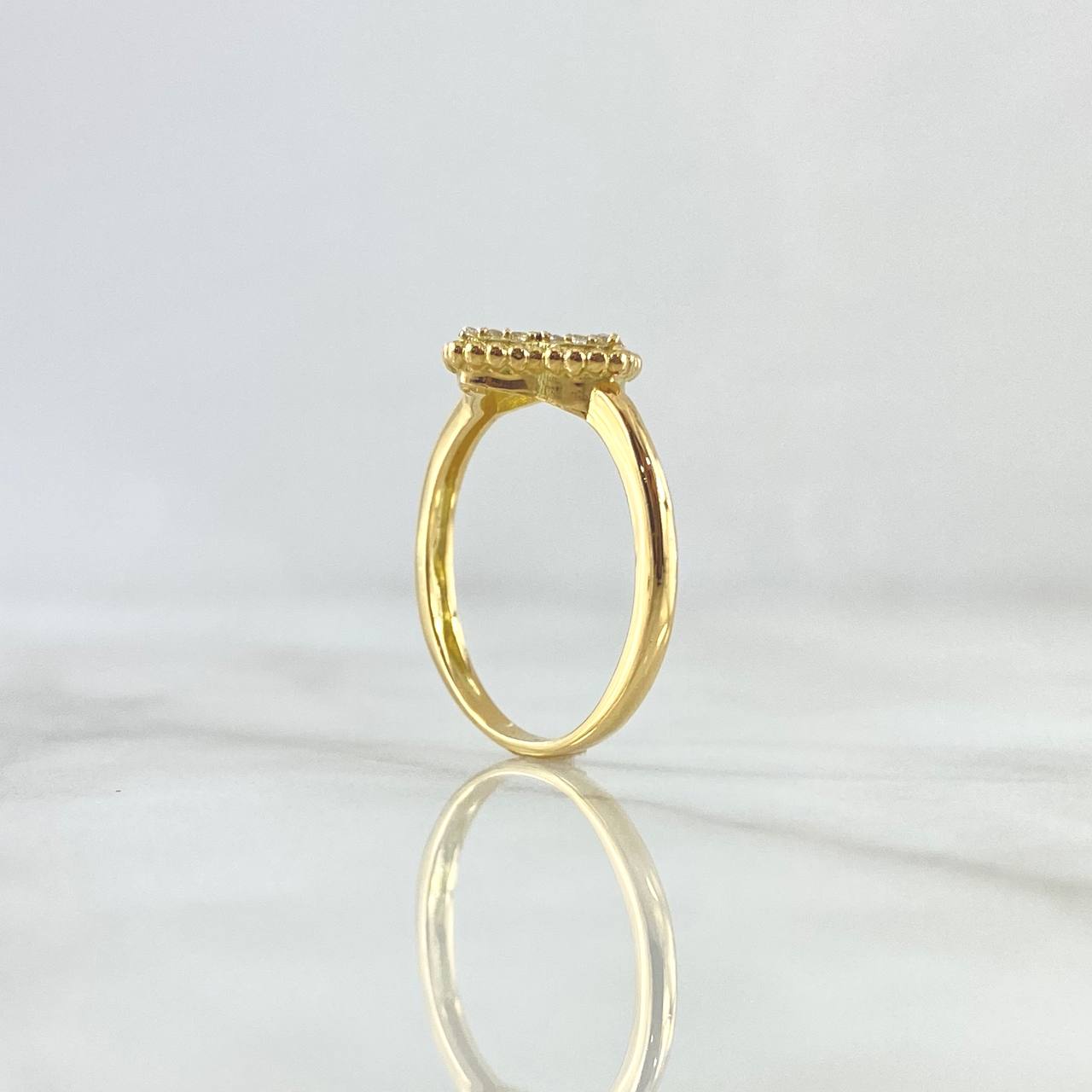 Anillo Flor Cuatro Petalos Puntiagudos 2.65gr / T6 1/2 / Circones Blancos Oro Amarillo 18K ©