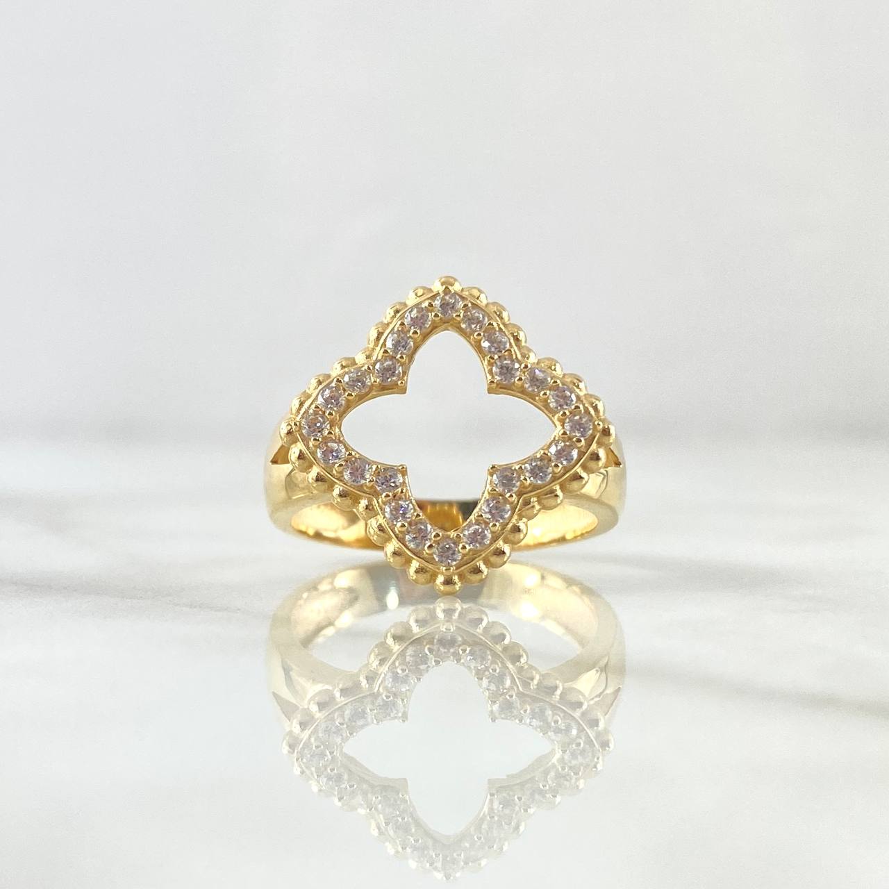 Anillo Flor Cuatro Petalos Puntiagudos 5.5gr / T6 3/4 / Circones Blancos Oro Amarillo 18K