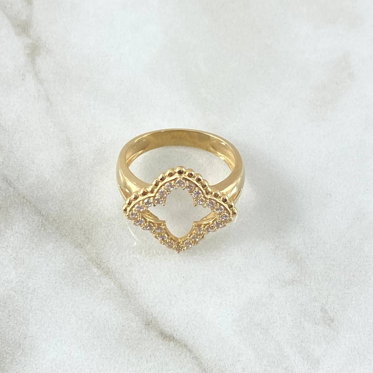 Anillo Flor Cuatro Petalos Puntiagudos 5.5gr / T6 3/4 / Circones Blancos Oro Amarillo 18K