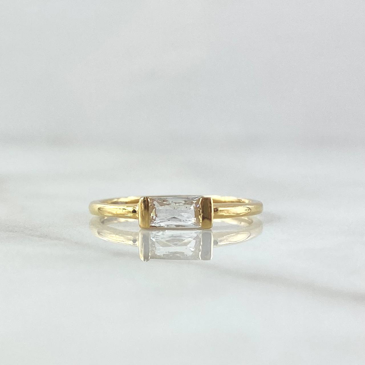 Anillo Solitario Rectangulo Central 1.3gr / T5 3/4 / Circon Blanco Oro Amarillo 18K