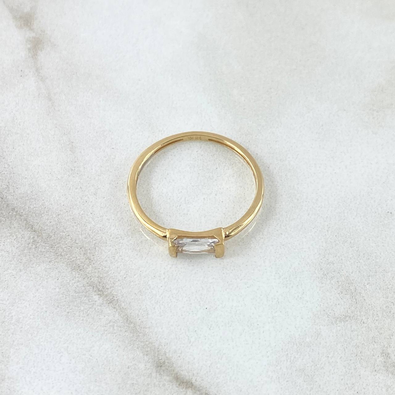 Anillo Solitario Rectangulo Central 1.3gr / T5 3/4 / Circon Blanco Oro Amarillo 18K