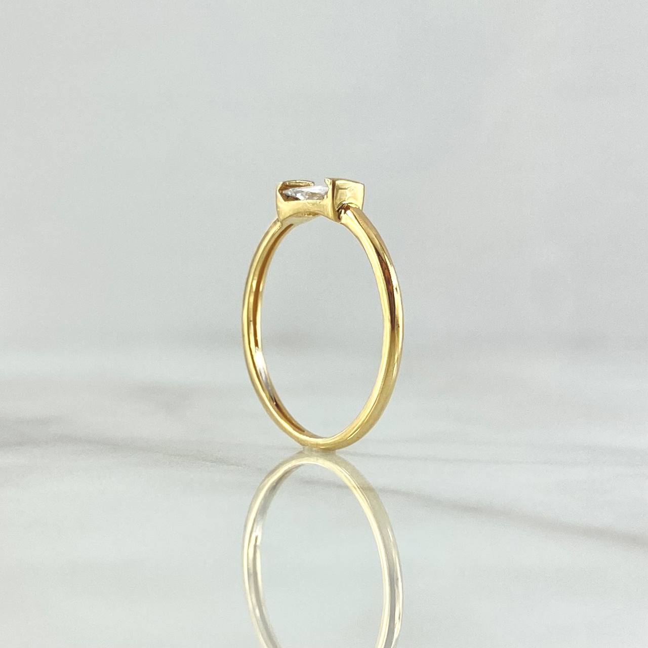 Anillo Solitario Rectangulo Central 1.3gr / T5 3/4 / Circon Blanco Oro Amarillo 18K
