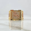 Anillo Sello Cuadrado Caballo Corona 11.45gr / T10 1/2 / Circones Blancos Texturizado Dos Oros Amarillo Rosa 18K