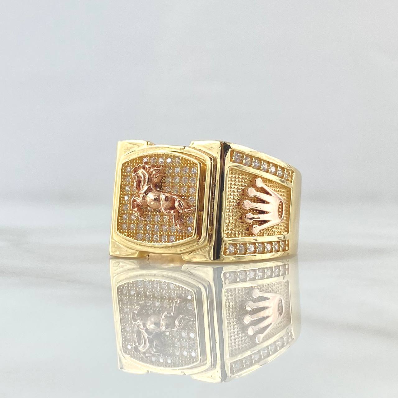 Anillo Sello Cuadrado Caballo Corona 11.45gr / T10 1/2 / Circones Blancos Texturizado Dos Oros Amarillo Rosa 18K