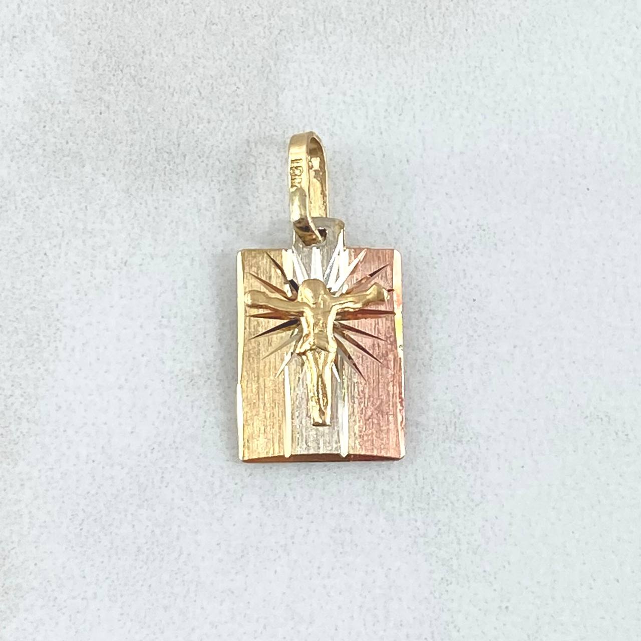 Dije Placa Cristo 0.9gr / 2cm / Texturizada Tres Oros 18K