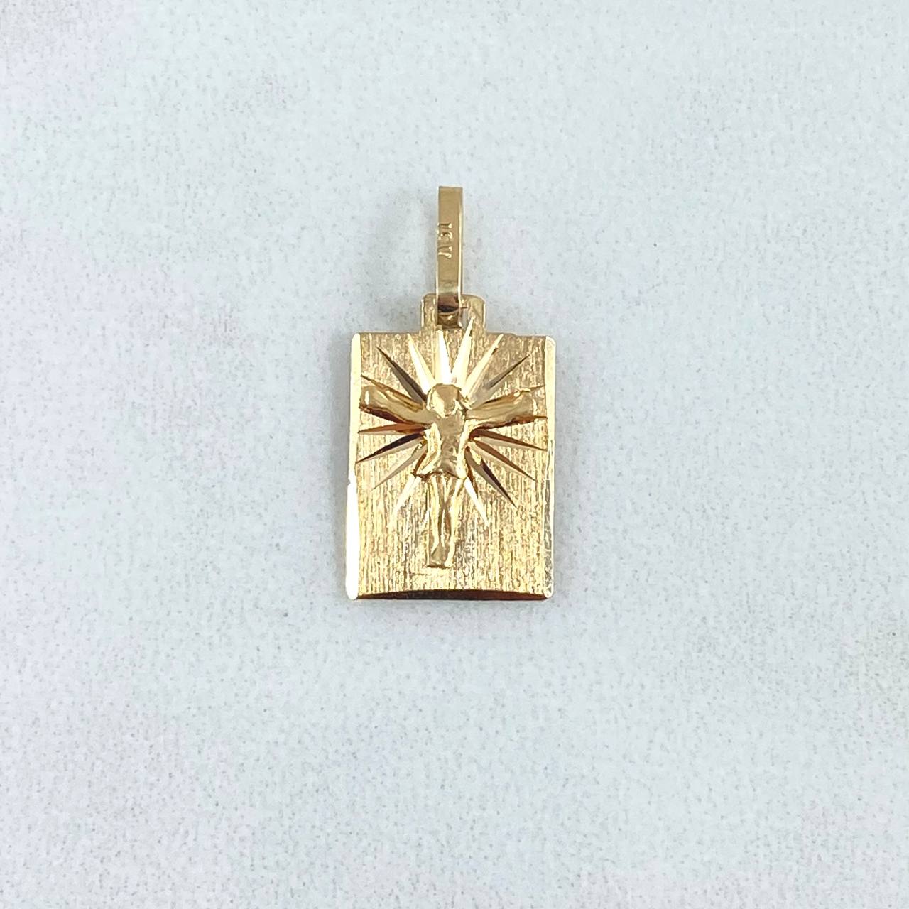 Dije Placa Cristo 1.05gr / 1.8cm / Oro 18K