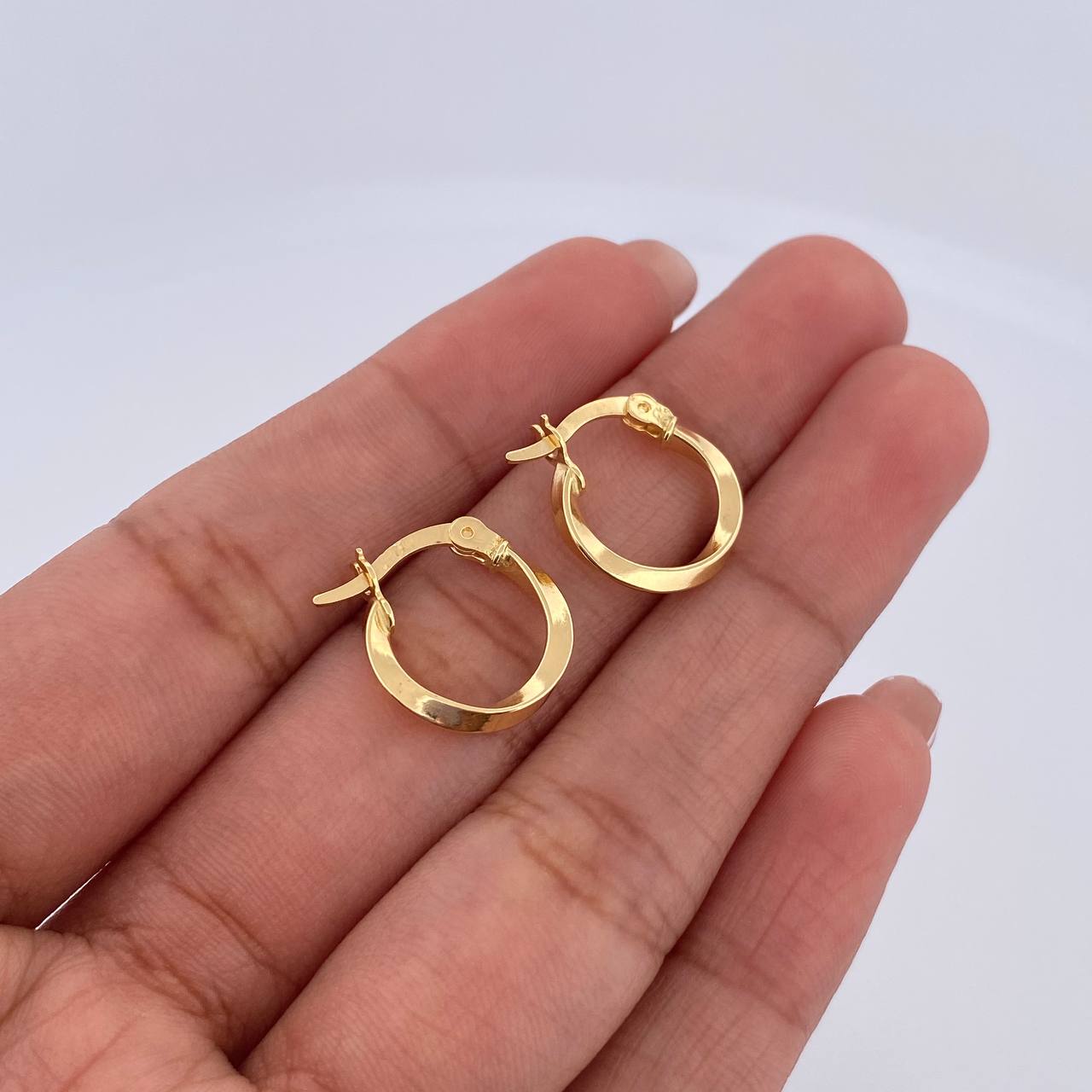 Candongas Kari 1.05gr / 1.6cm / Entorchadas Oro Amarillo 18K &