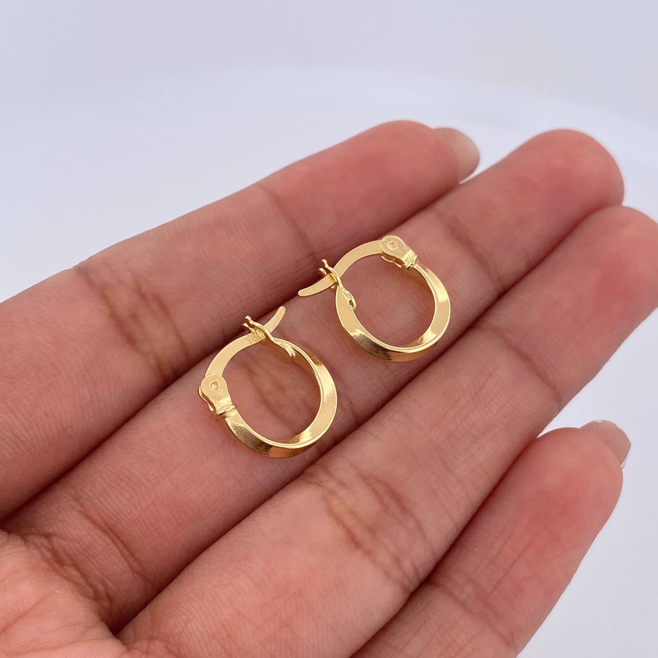 Candongas Kari 0.9gr / 1.4cm / Entorchadas Oro Amarillo 18K &