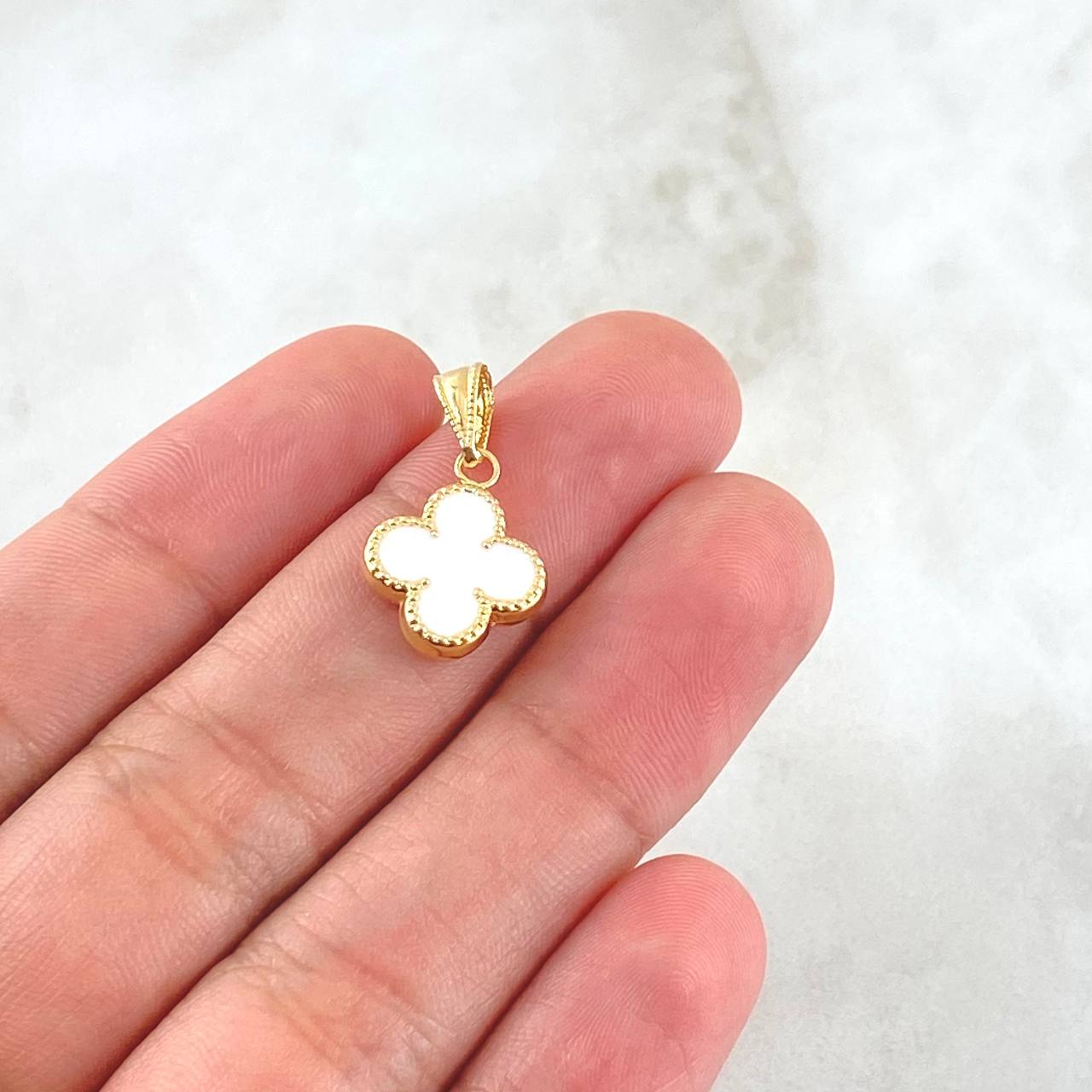 Dije Treból VCyA 0.9gr / 2cm / Nacar Blanco Punteado Oro Amarillo Nac.Esp. 18K ©