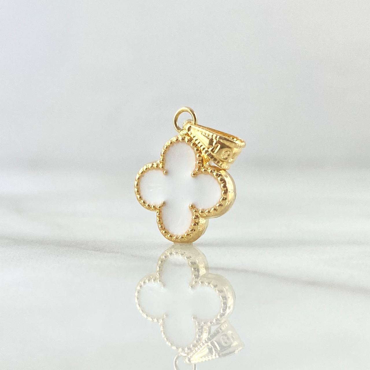 Dije Treból VCyA 0.85gr / 2cm / Nacar Blanco Punteado Oro Amarillo Nac.Esp. 18K ©