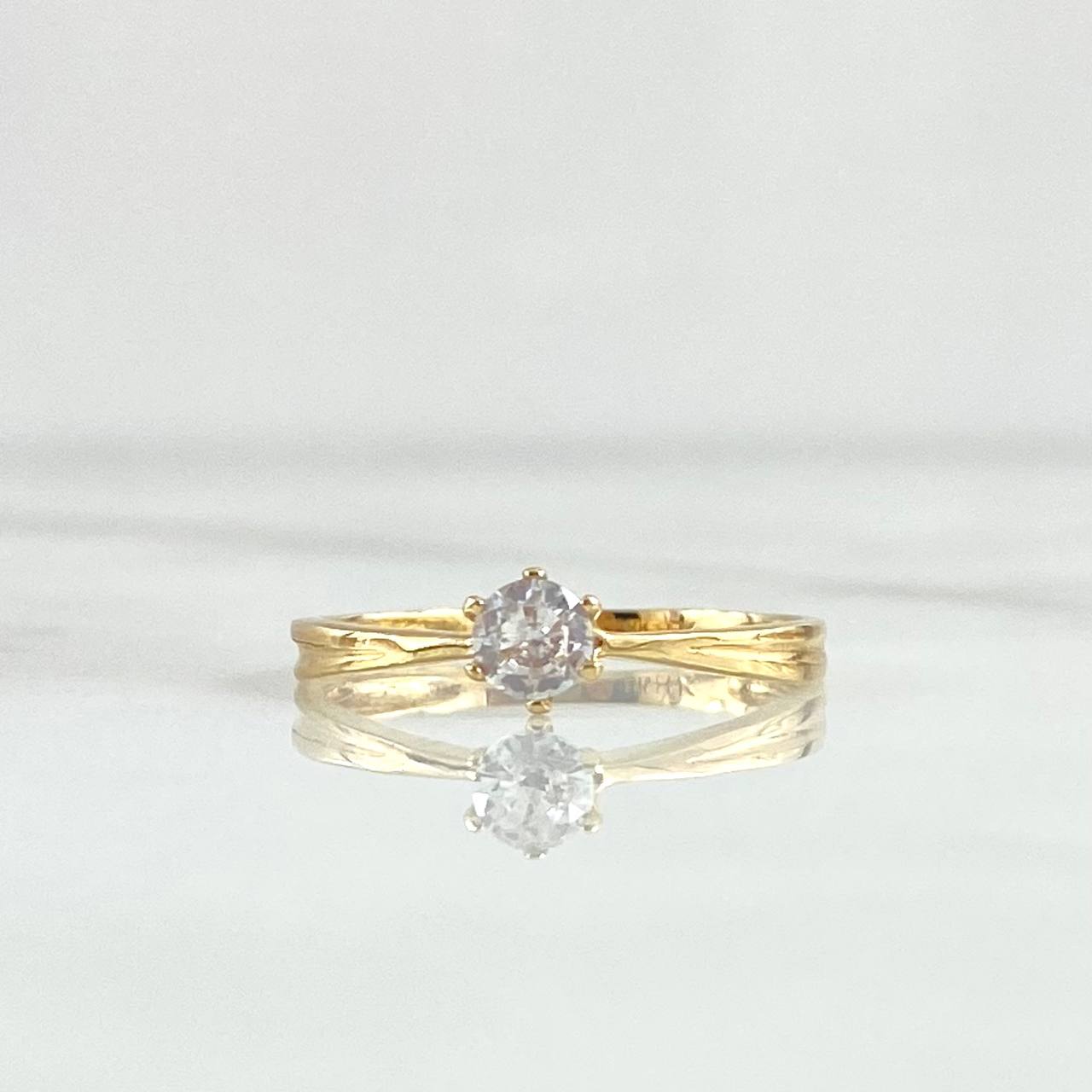 Anillo Solitario Espringado 1.5gr / T5 3/4 / Circon Blanco Oro Amarillo 18K