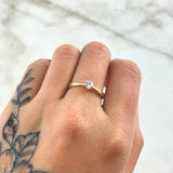 Anillo Solitario Espringado 1.5gr / T5 3/4 / Circon Blanco Oro Amarillo 18K