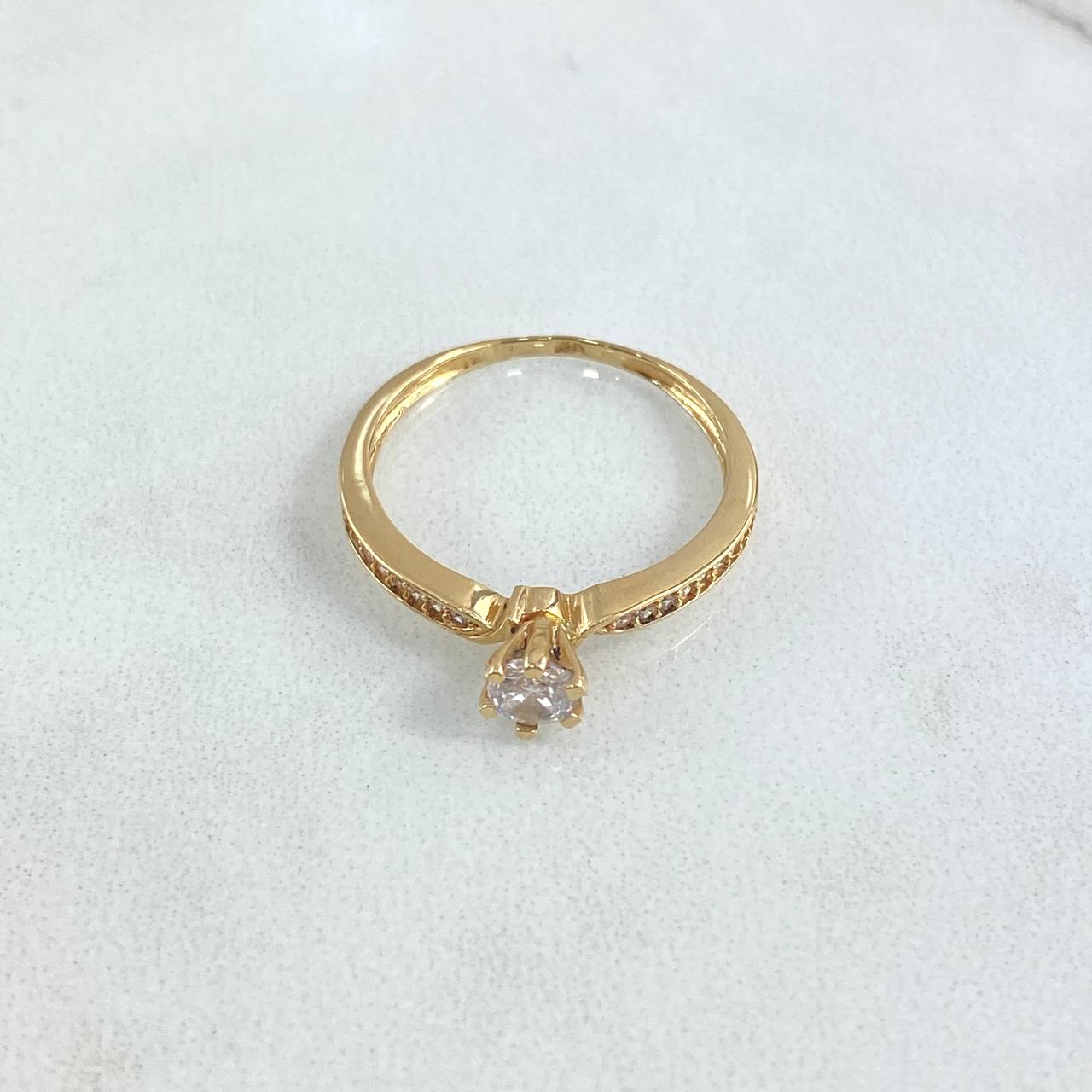 Anillo Solitario Delicado 1.85gr / T6 1/2 / Circones Blancos Oro Amarillo 18K ©