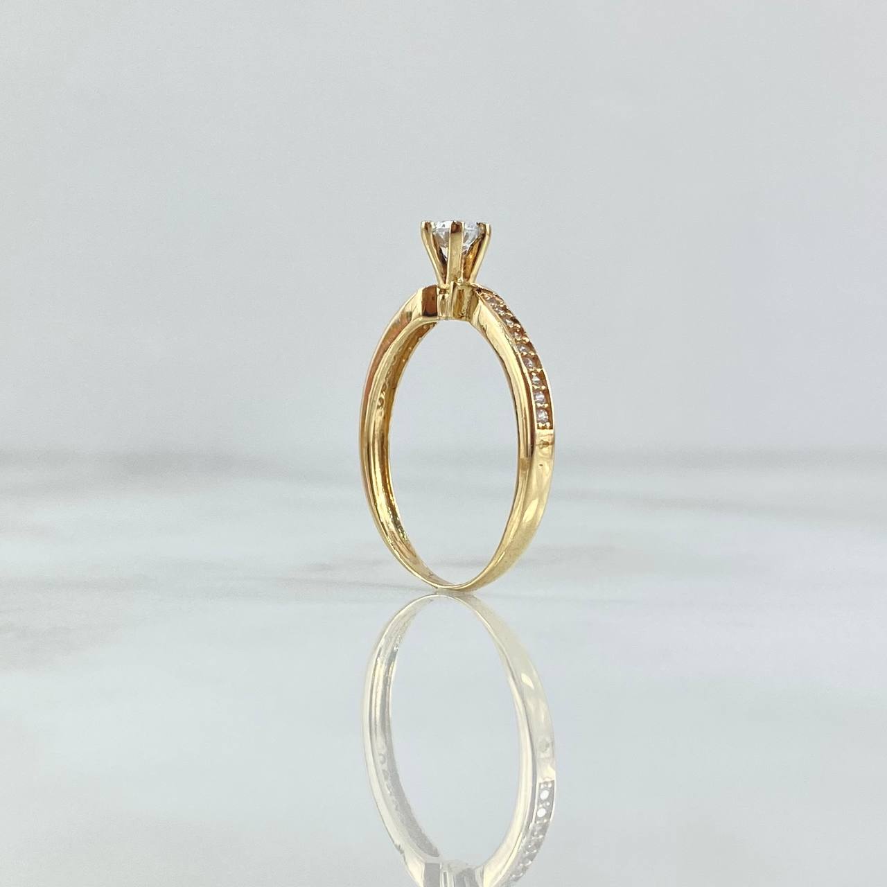 Anillo Solitario Delicado 1.85gr / T6 1/2 / Circones Blancos Oro Amarillo 18K ©