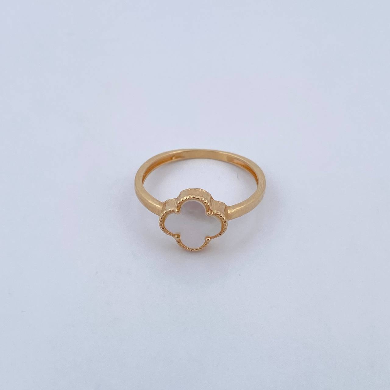 Anillo Trebol 1.9gr / T6 1/2 / Nacar Blanco Oro Amarillo 18K &